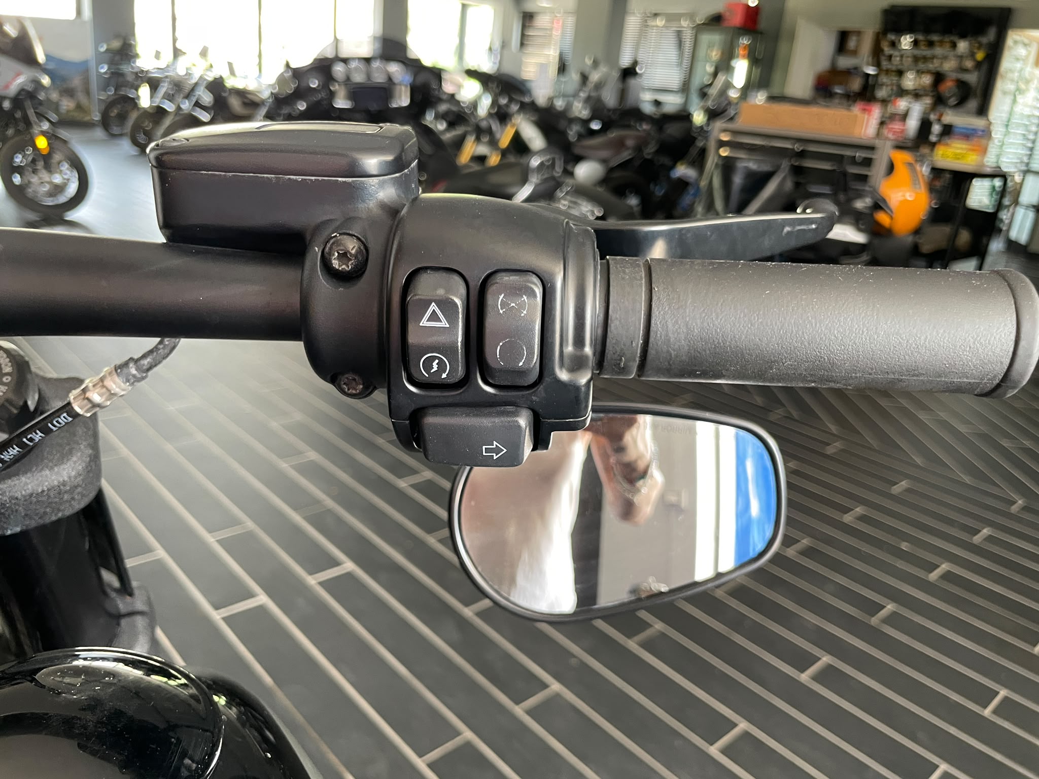 Harley-Davidson Softail Fat Bob 114 - immagine 11