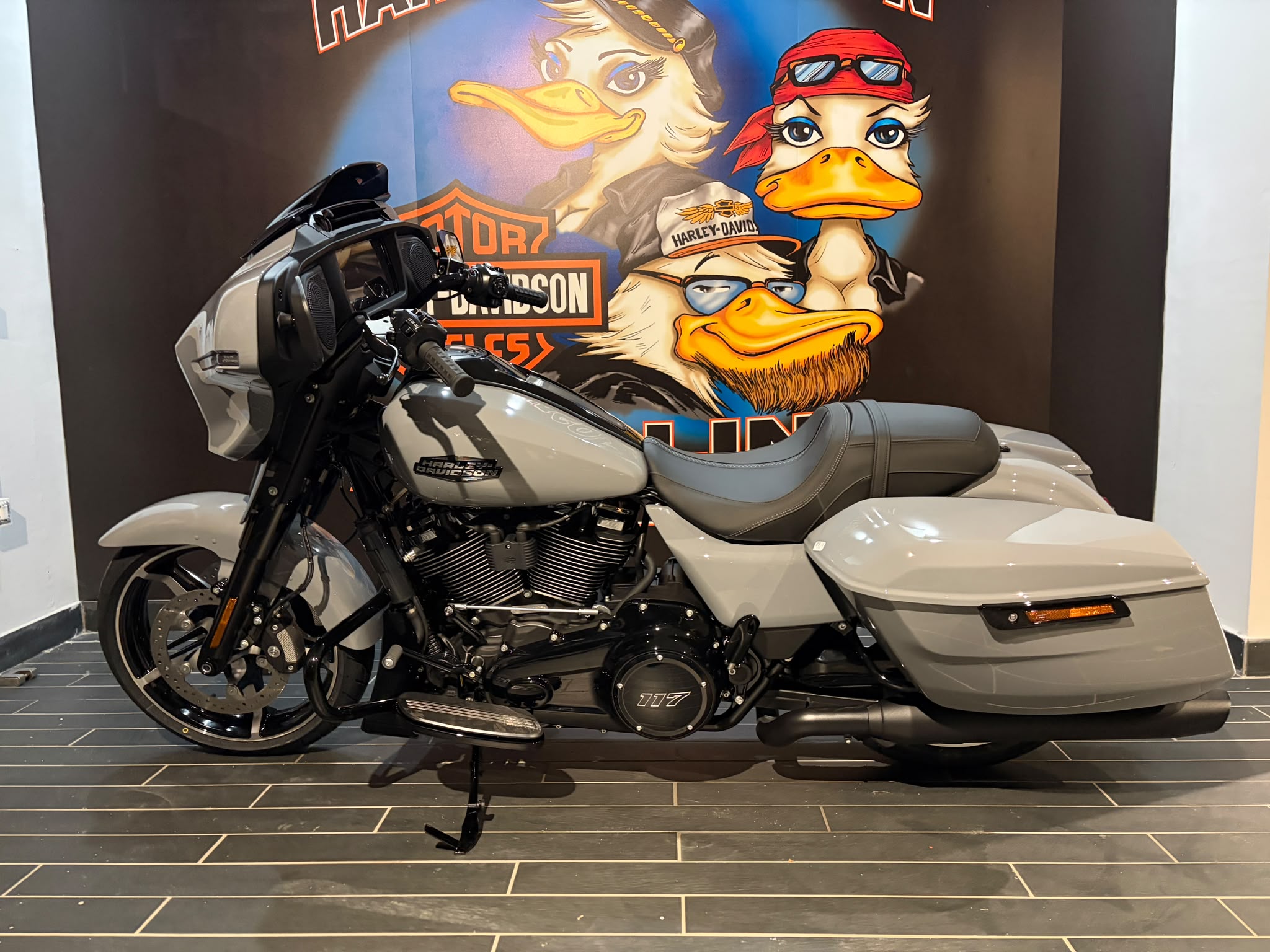 Harley-Davidson STREET GLIDE MY2026, BILLIARD GRAY/ BLK TRIM - immagine 11