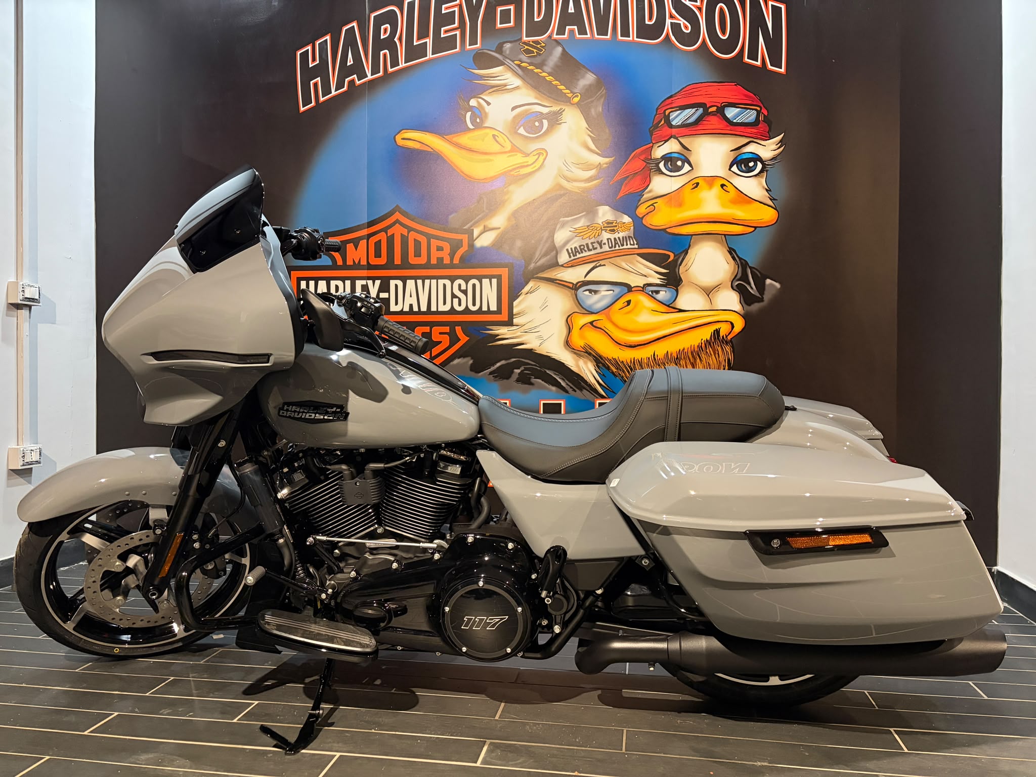 Harley-Davidson STREET GLIDE MY2026, BILLIARD GRAY/ BLK TRIM - immagine 4