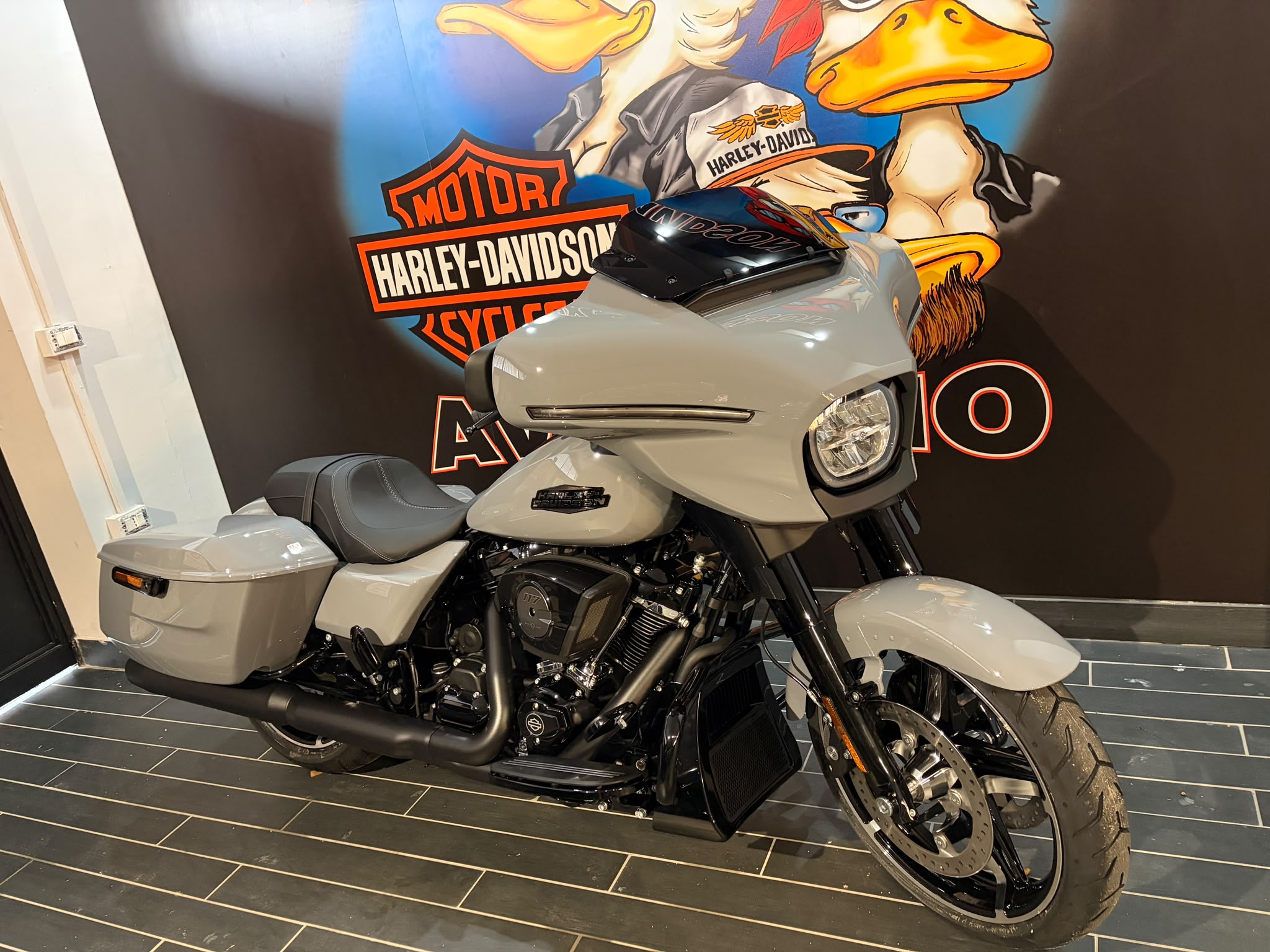 Harley-Davidson STREET GLIDE MY2026, BILLIARD GRAY/ BLK TRIM - immagine 6
