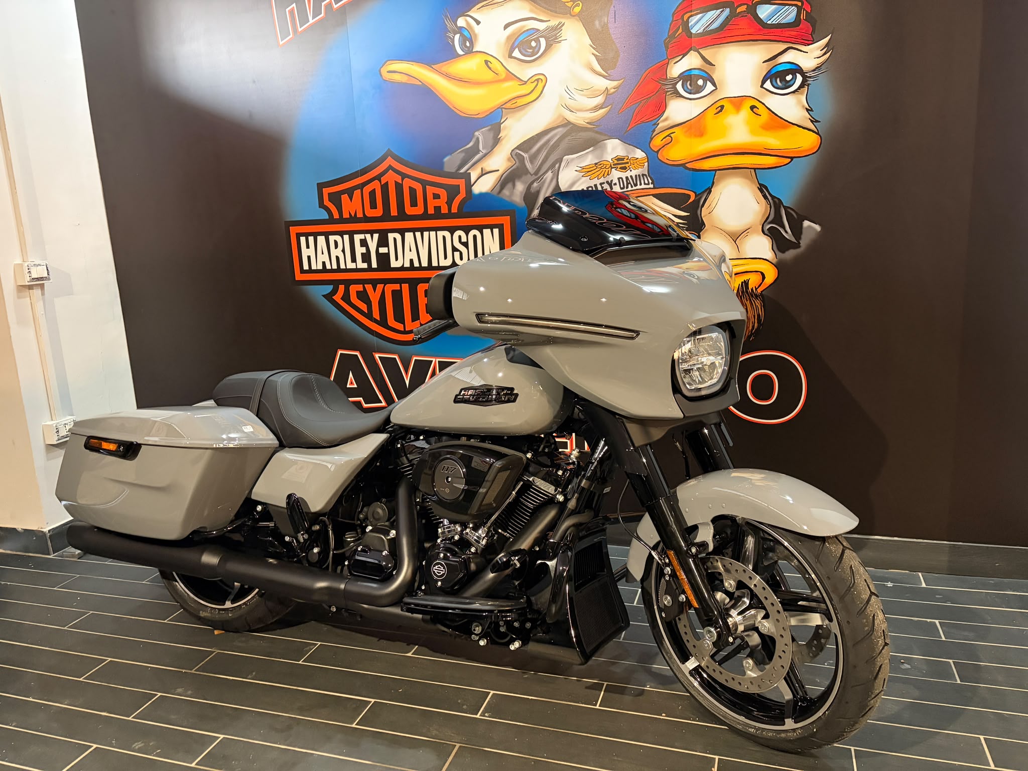 Harley-Davidson STREET GLIDE MY2026, BILLIARD GRAY/ BLK TRIM - immagine 15